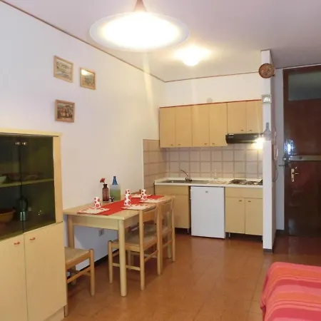One-bedroom 350 Meters From The Sea Апартаменты *